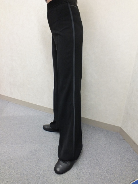 メンズのヒップアップパンツ