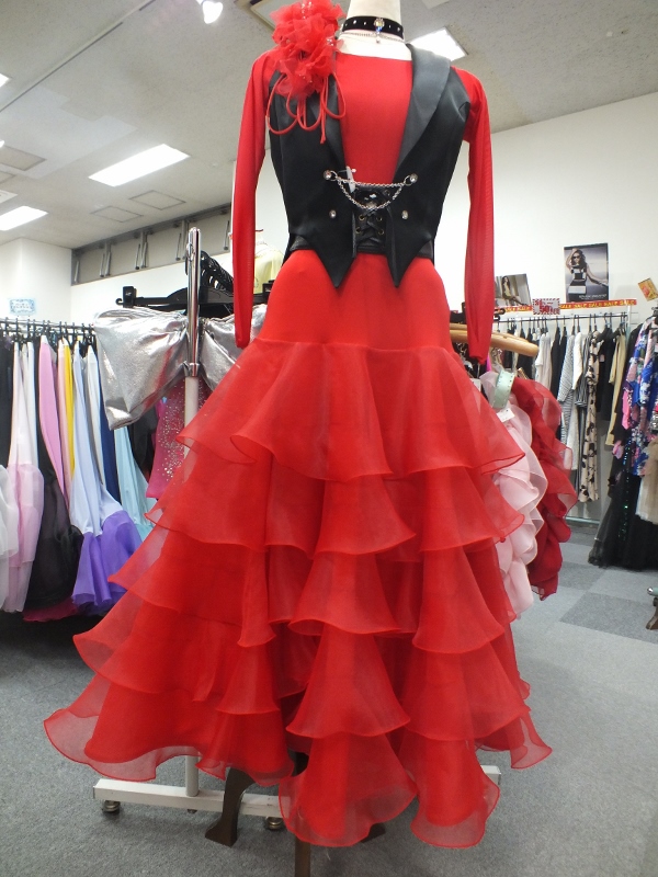 カッコよく社交ダンスパーティーに出席したい貴女に