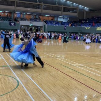 競技では、社交ダンス衣装も大事なひとつ。