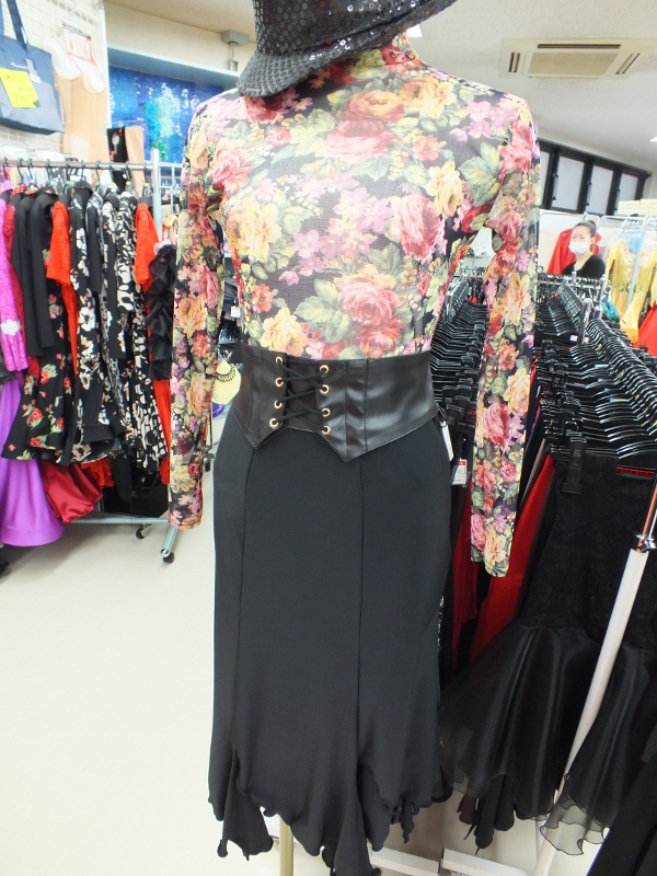 レザーのサッシュベルト A.Vベルト 脚長効果 フェイクレザー