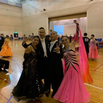 競技用社交ダンスドレスもネット予約 自宅で楽ちん試着