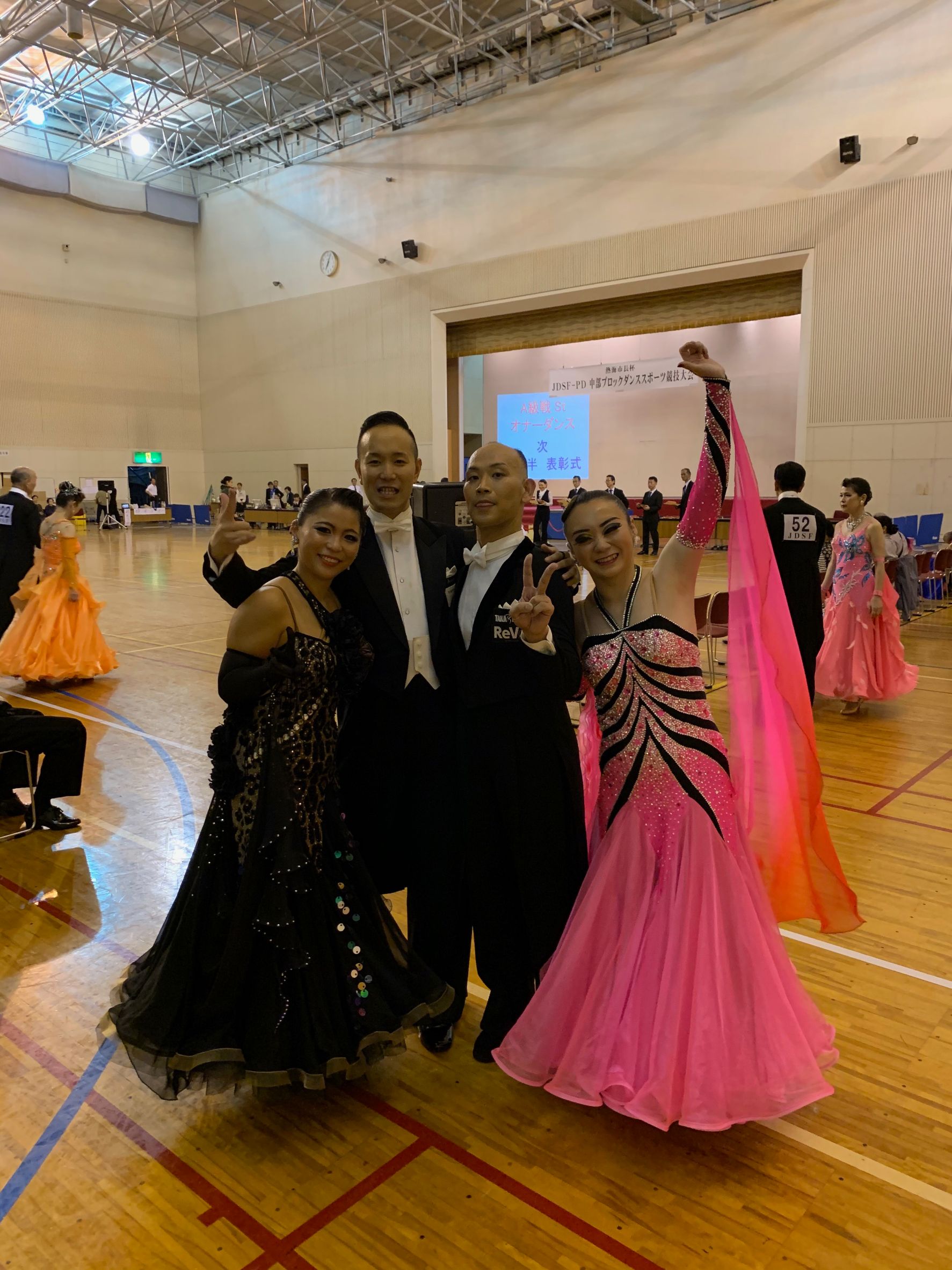 競技用社交ダンスドレスもネット予約 自宅で楽ちん試着