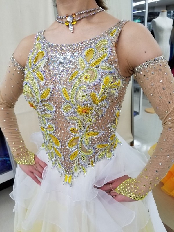 商品ナンバー:SM5 姫ティアードスタンダードドレス ベージュ ホワイト クリームサフラン 白 黄色 オレンジ 姫 ティアード スタンダードドレス 石付 社交ダンス用ロンググローブ ロングアームカバー 指先フリー手袋 指抜きフィンガーレス 白樺ドレス ネット予約