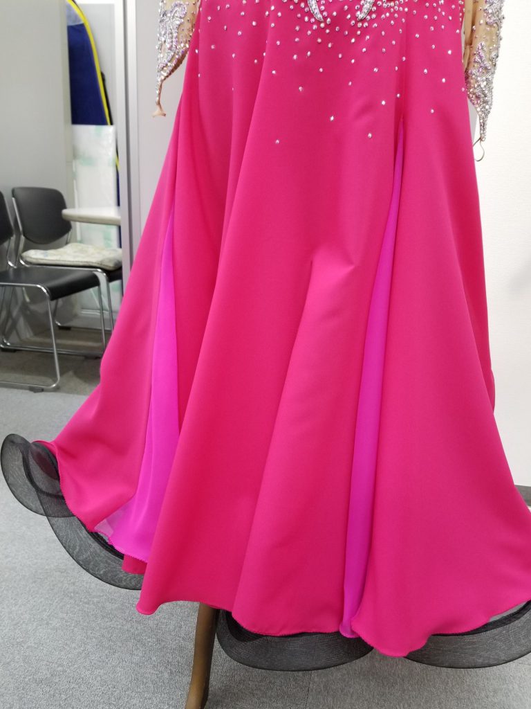 2万円台でも出来る お手軽 社交ダンスドレスのリメイク術 白樺ドレスのリフォーム Before After G15 ホース付ペチコート 説明用 ビフォーアフター02