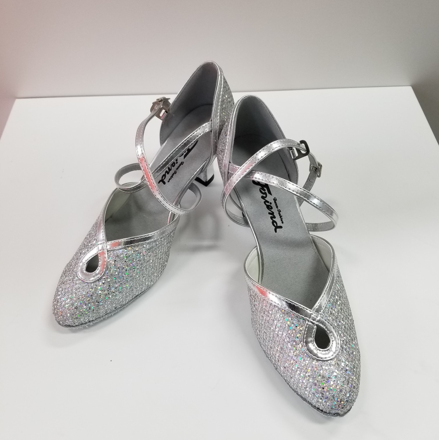 社交ダンスをサークルで始める時には兼用シューズ