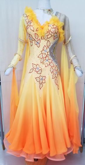 明るい曲で黄色のスタンダードドレスが着たい