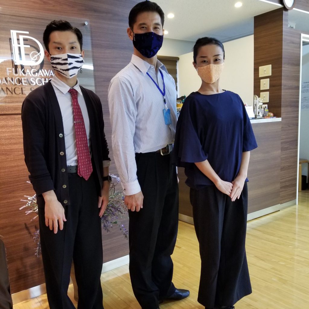 レースマスク,マスクチャーム,チャーム付おしゃれマスク,ドレス生地で作ったマスク,小顔効果抜群のマスク,プレゼントにも使えるおしゃれマスク,高級マスク,洗える高級マスク,丈夫な高級マスク