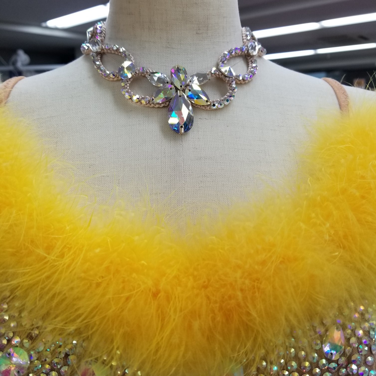 社交ダンスで使えるスワロデコチョーカー