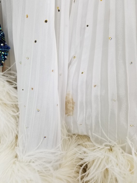 衣装のクリーニング 衣装のメンテナンス 衣装のリメイク 衣装のリフォーム 衣装のお直し 衣装の丈つめ 衣装の汚れ