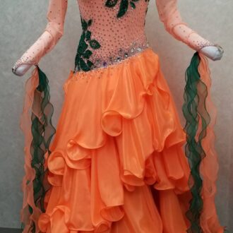 社交ダンスティアードスタンダードドレスを大人可愛く