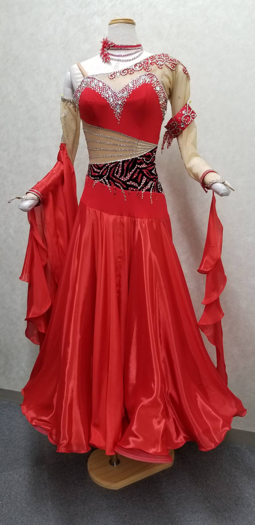 安い　周りと違う赤のスタンダードドレス　試着できる通販