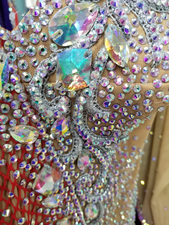 赤ラテンドレス ラテンドレス スタイルが良く見えるドレス 足が長く見えるドレス 白樺ドレスレンタル 社交ダンスドレスレンタル