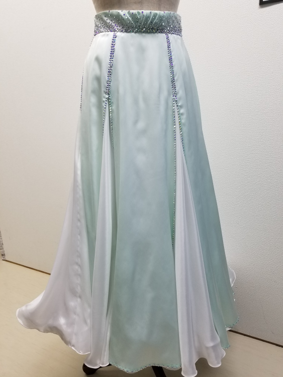 社交ダンスドレスのリフォーム リメイク お直し ドレススカートの丈直し ドレスのファスナー直し ドレスの袖付け ドレスクリーニング ドレス巾詰め ドレス巾出し