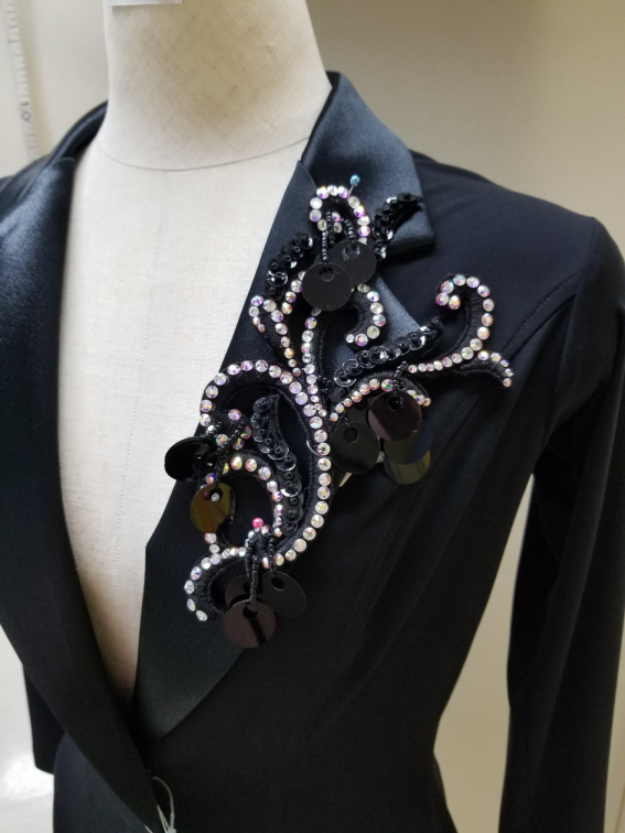 テーラードジャケット レディースジャケット ダンス用ジャケット フィット感のあるジャケット 衣装 クレープ素材のレディースジャケット 柔らかいジャケット