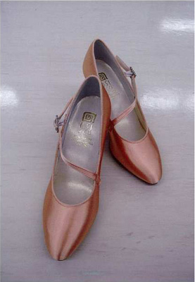 社交ダンスシューズの替え時と選ぶ決め手