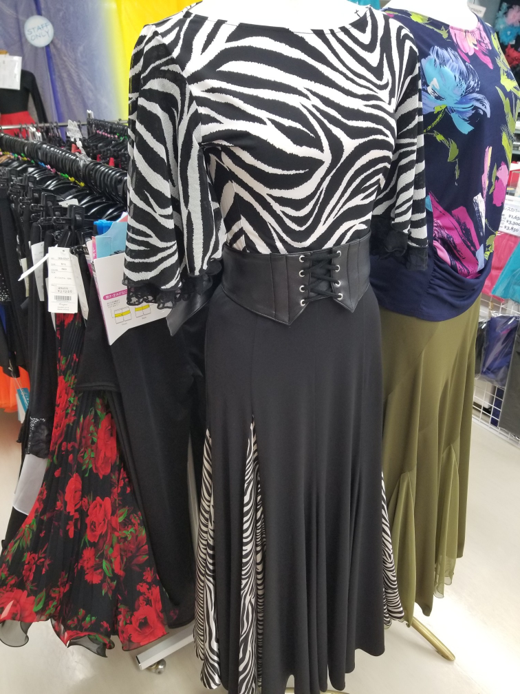 フェイクレザーベルト　サッシュベルト　男女兼用ベルト　編み上げタイプベルト　調整が簡単なベルト　ダンス用品　脚長効果ベルト