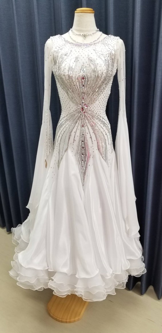 真っ白のスタンダードドレスは買う？レンタルする？