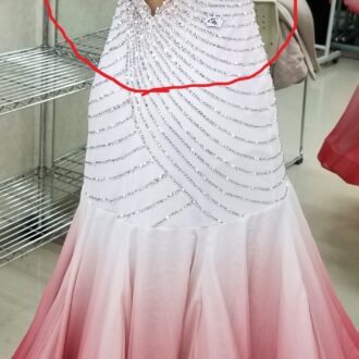 社交ダンスドレスのウエスト周りを修理する