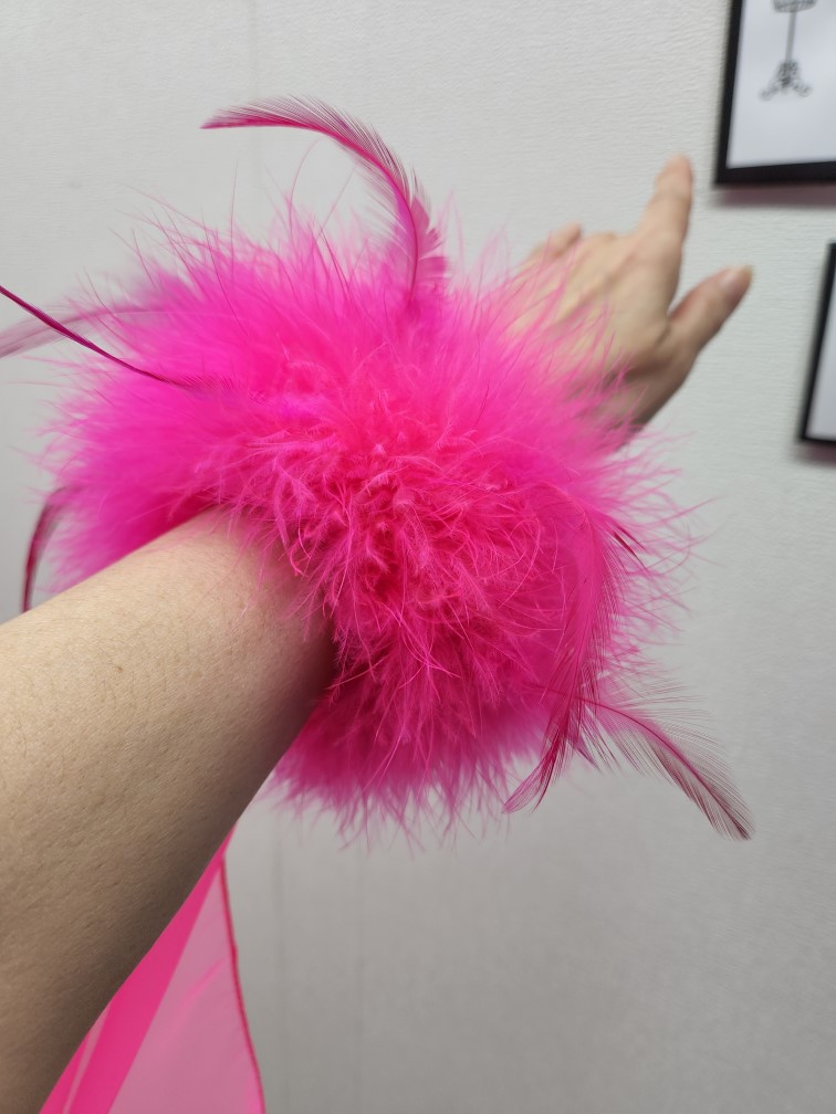 インパクトのあるスタンダードドレス ピンクのスタンダードドレス 手首羽根付きスタンダードドレス 競技向きスタンダードドレス NEOラインドレス 社交ダンスドレス