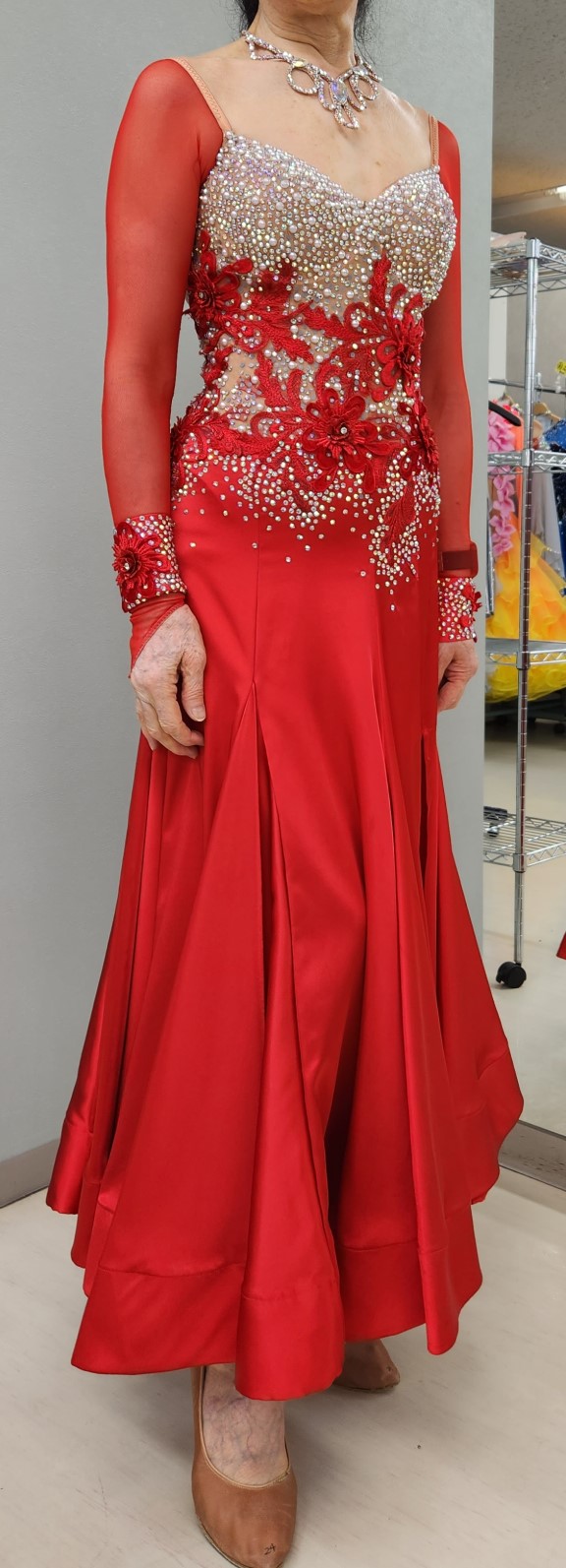 社交ダンスドレスに袖をつけてイメージを変えるお直し