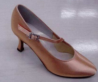 ＤＳＩのスタンダード用シューズ取り扱ってるところは？