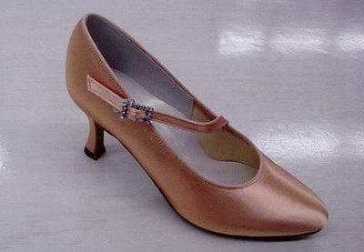 ＤＳＩのスタンダード用シューズ取り扱ってるところは？