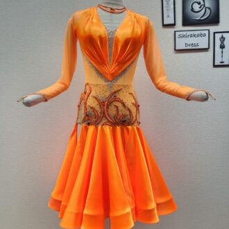 ネットでＳサイズの露出少なめのラテンドレスを探す