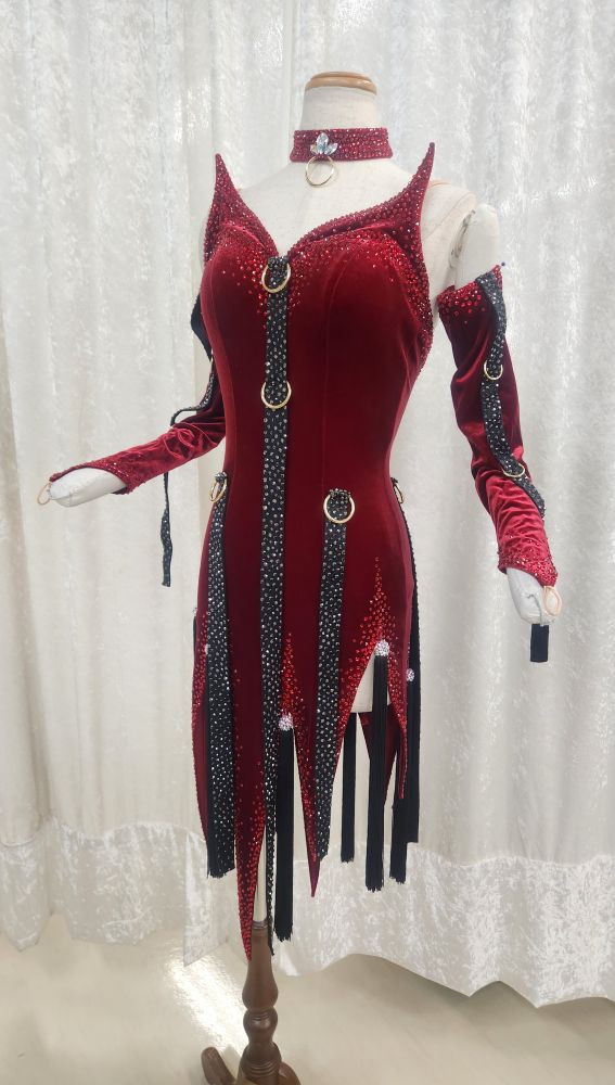 【社交ダンス】ルンバ衣装の特徴や選ぶポイント！おすすめのドレスも紹介