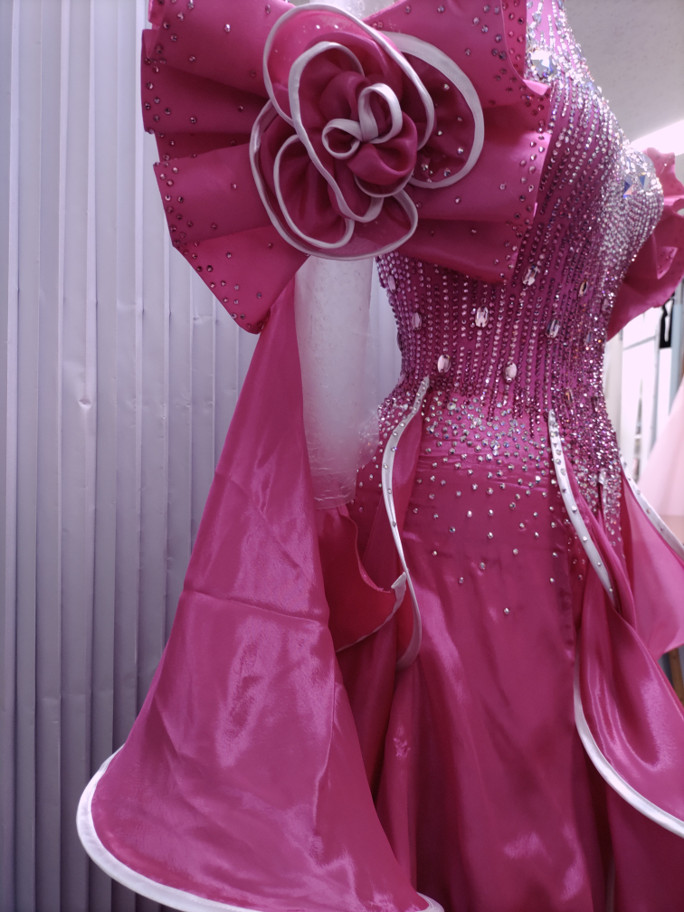 白樺ドレスお直し 社交ダンスドレスお直し 社交ダンスドレスリフォーム 社交ダンスドレスリメイク ダンスドレス着れない 社交ダンスドレスイメージチェンジ