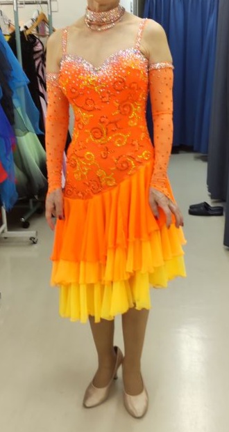 社交ダンスドレスリメイク 社交ダンスドレスリフォーム 社交ダンスドレスお直し 社交ダンスドレス丈直し ダンスドレススカート直し