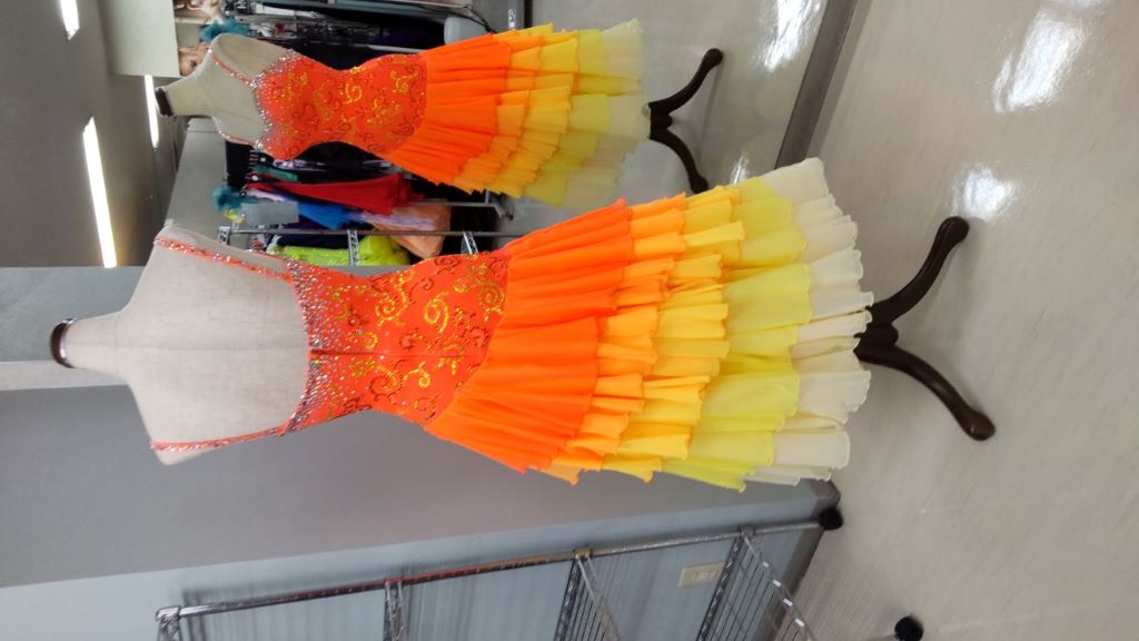 社交ダンスドレスリメイク 社交ダンスドレスリフォーム 社交ダンスドレスお直し 社交ダンスドレス丈直し ダンスドレススカート直し