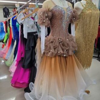 2025白樺ドレス決算セール開催予定