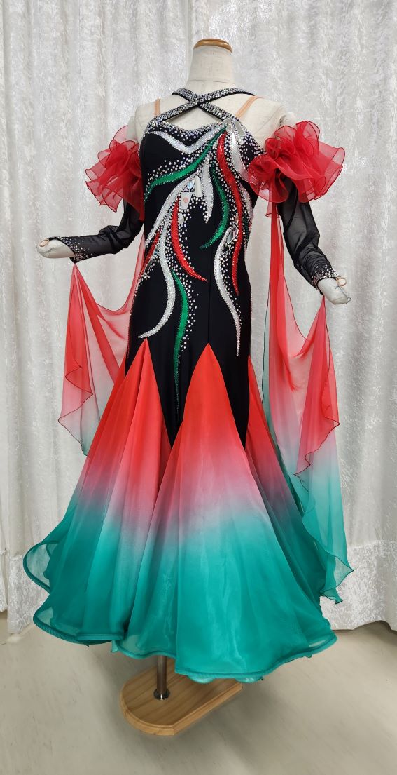 競技会で輝く社交ダンス衣装のカラー＆デザインの選び方