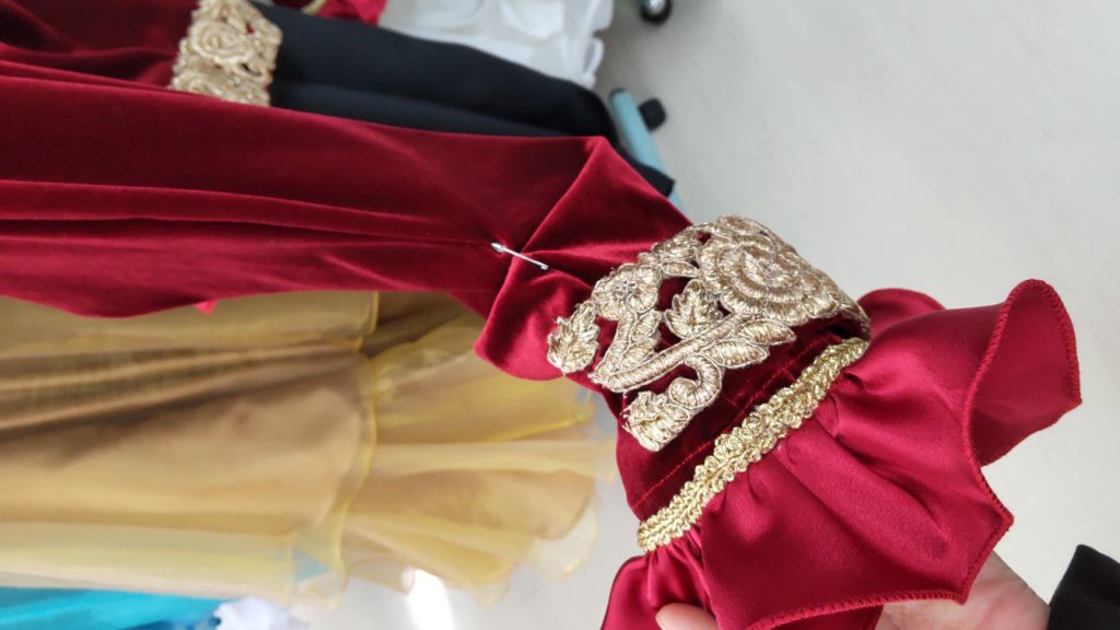 ダンスドレスリメイク ダンスドレスお直し 社交ダンスドレスクリーニング ダンスドレス露出隠し ダンスドレススカートカット ダンスドレス袖丈カット 社交ダンスドレス石取れリペア 社交ダンスドレス破れ