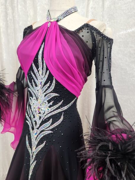【試着・レンタル・購入】個性が輝く黒なのに目立つSサイズスタンダード用社交ダンスドレス - 画像 (4)
