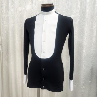 社交ダンスで使用する燕尾服のシャツはどこで買う？