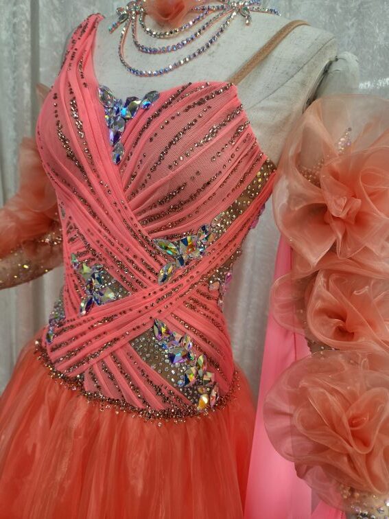 【試着・レンタル・購入】ふんわりスカートのピーチカラースタンダードドレス - 画像 (5)