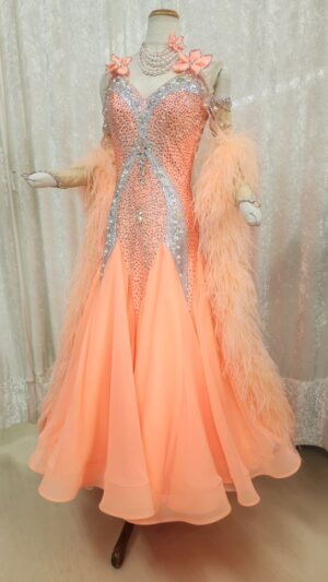 【試着・レンタル・購入】マンゴーカラーのフェザー付スタンダードドレス