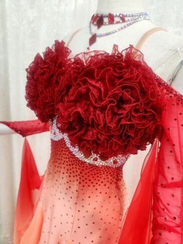 【試着・レンタル・購入】赤にうすオレンジのグラデーションスタンダードドレス - 画像 (5)