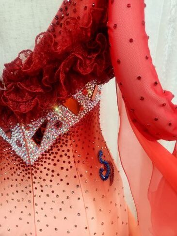 【試着・レンタル・購入】赤にうすオレンジのグラデーションスタンダードドレス - 画像 (6)