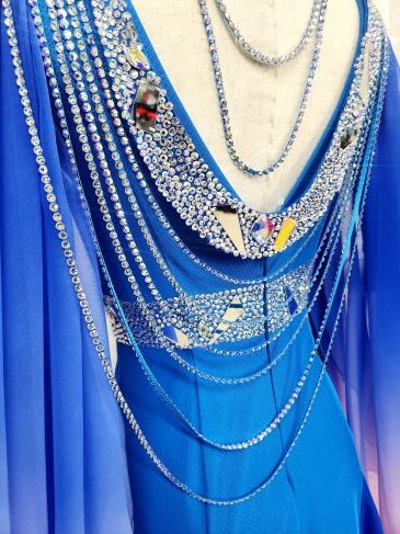 【試着・レンタル・購入】ロイヤルブルーにピンクのグラデーションスタンダードドレス - 画像 (6)