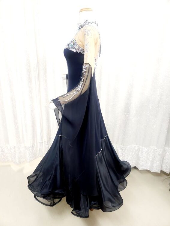 【試着・レンタル・購入】黒のシンプルスタンダードドレス - 画像 (4)