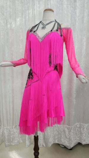 【試着・レンタル・購入】フリンジで動きが抜群なショッキングピンクのラテンドレス