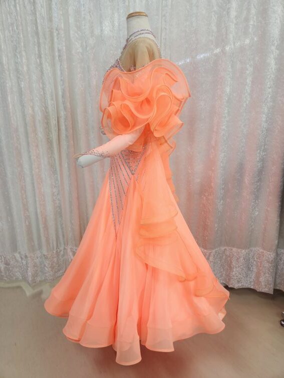 【試着・レンタル・購入】マンゴーカラーのSMサイズスタンダードドレス - 画像 (4)