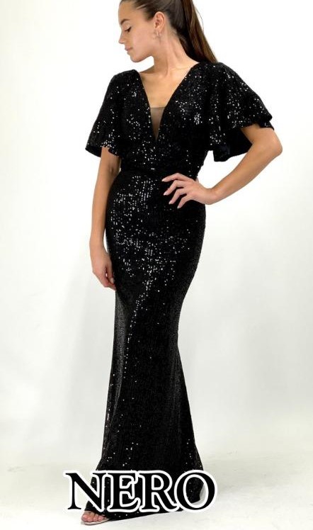 社交ダンスパーティーに着ていく服装は？