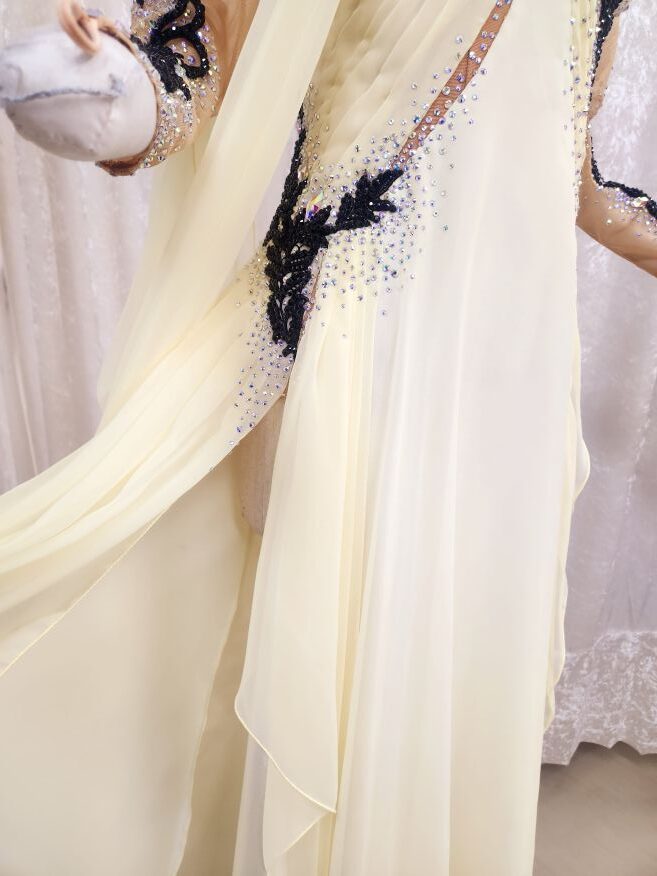 【試着・レンタル・購入】クリーム色のアメリカンスムースドレス - 画像 (6)