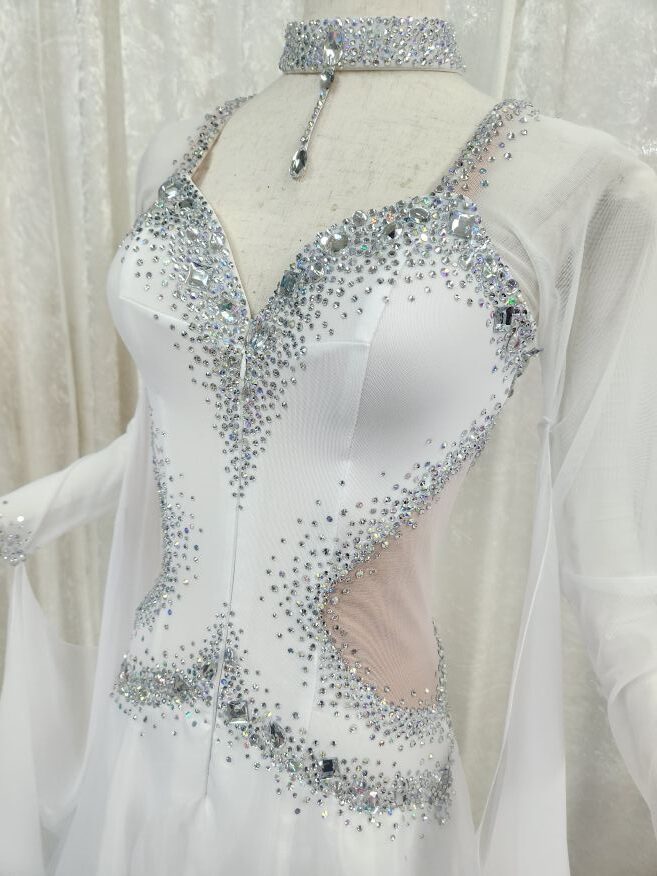 【試着・レンタル・購入】着脱が楽な白のスタンダードドレス - 画像 (5)