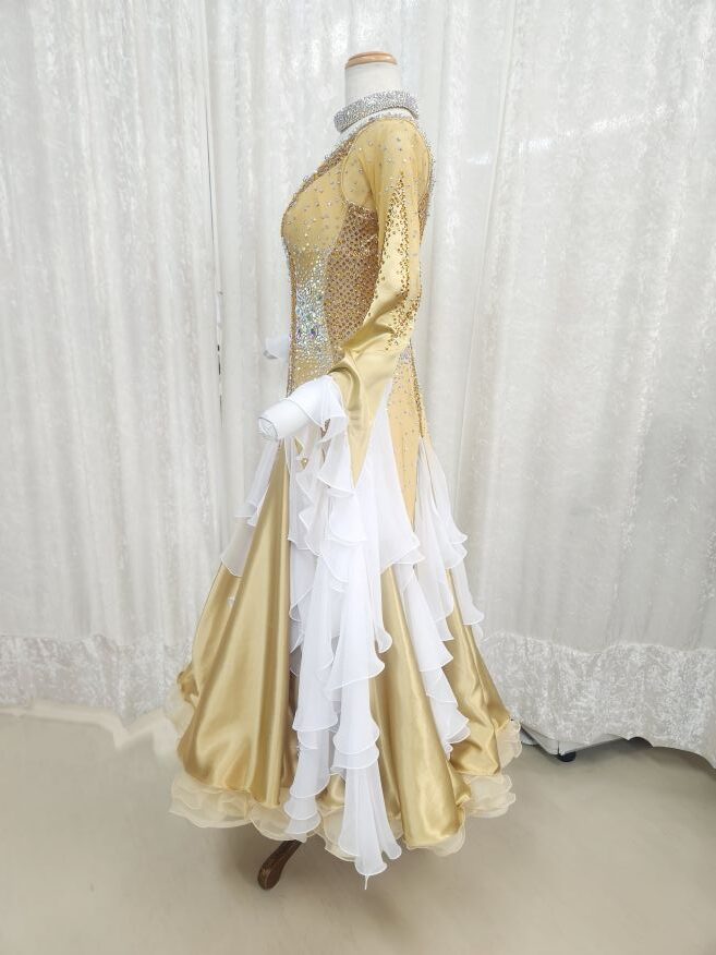 【試着・レンタル・購入】ゴールドの細く見えるLサイズスタンダードドレス - 画像 (4)