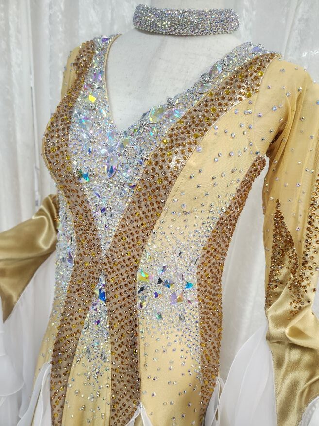 【試着・レンタル・購入】ゴールドの細く見えるLサイズスタンダードドレス - 画像 (5)