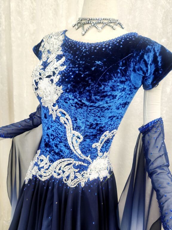 【試着・レンタル・購入】ネイビーベロアのスタンダードドレス - 画像 (5)